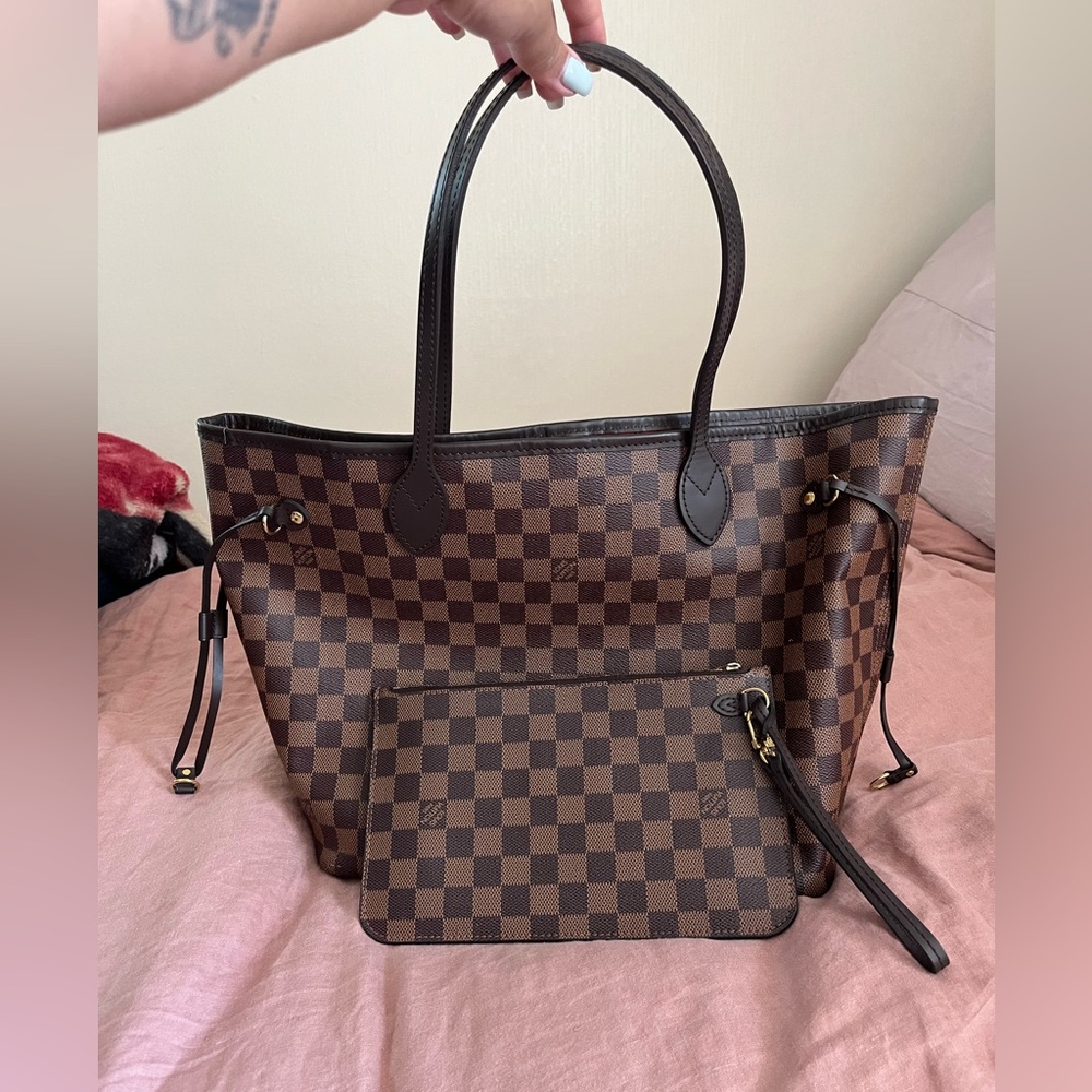 Louis Vuitton Neverfull MM w/ pouchette